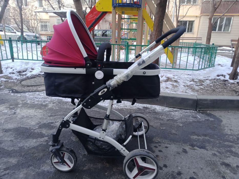Детская коляска со съемной люлькой