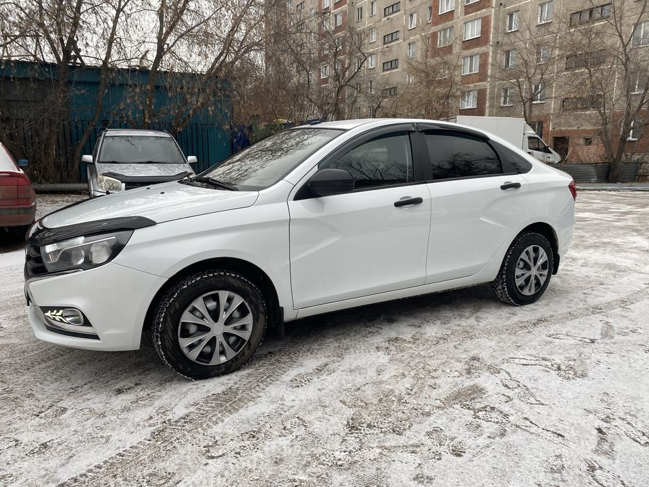 Продам Весту 2019 г