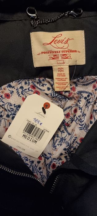 Vând geaca damă Levi's
