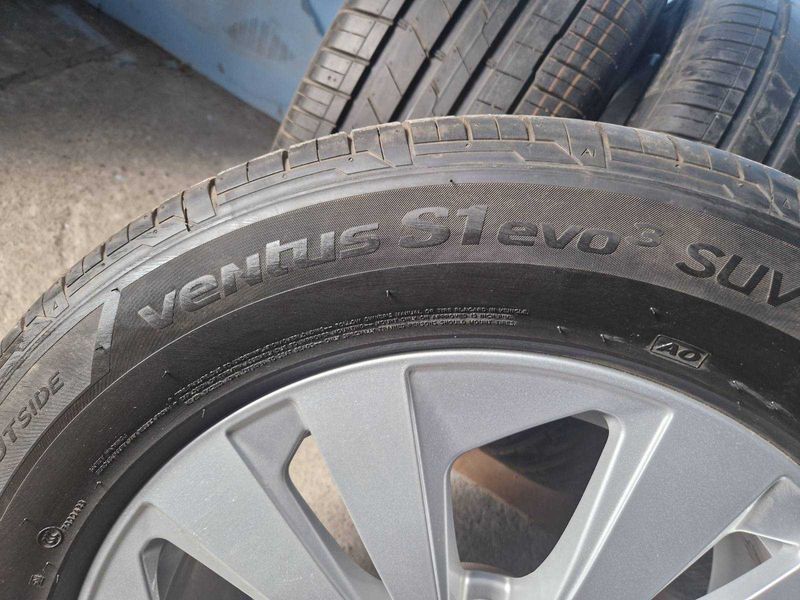 Audi Q8 R19/4M8 нови летни гуми с оригин. джанти
и датчици 265/55/R19