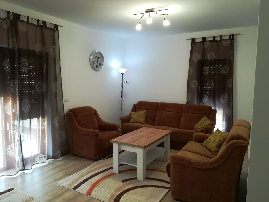 Închiriez apartament două camere