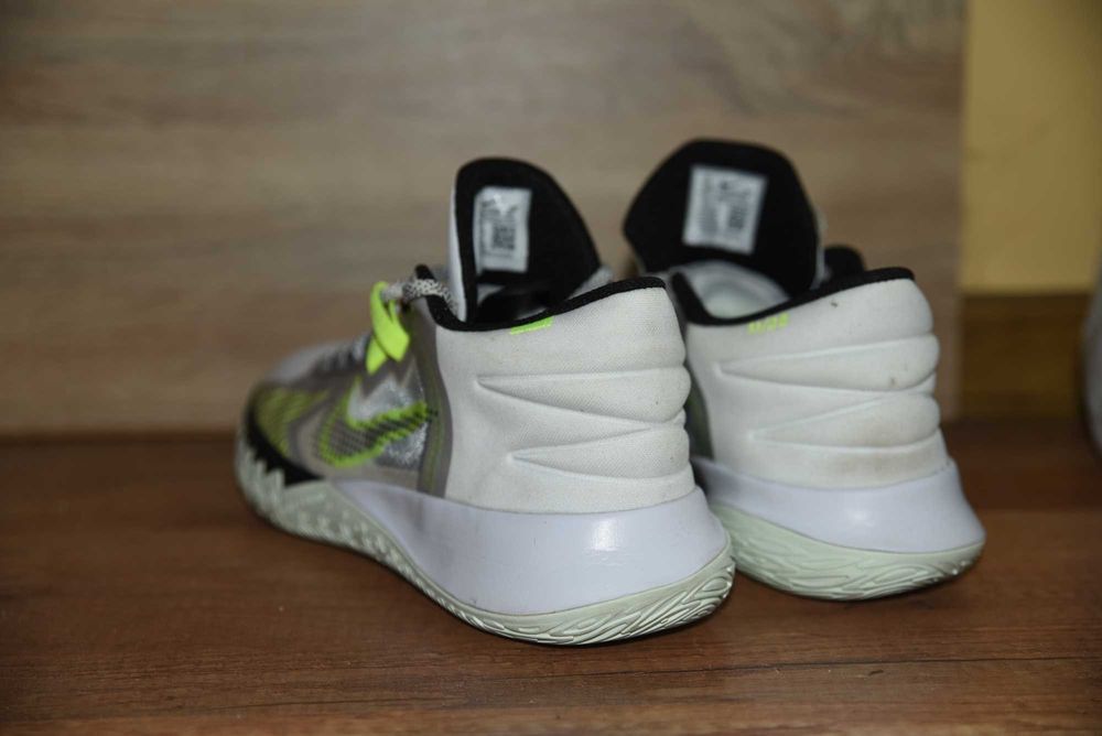 Nike KYRIE FLYTRAP V оригинални маратонки размер 45,5