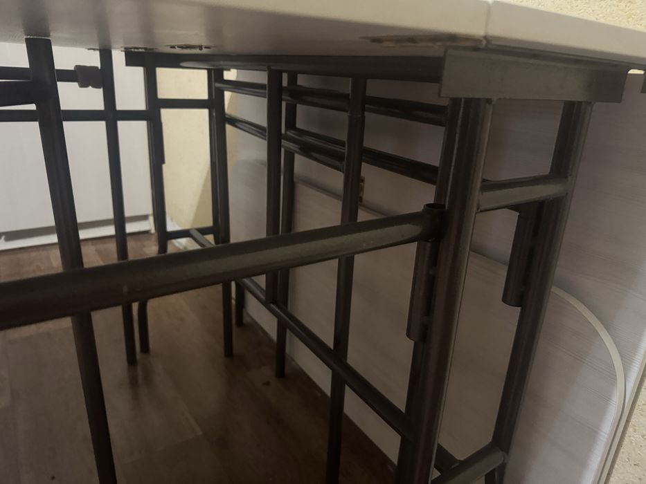 Стол  белый, раздвежной