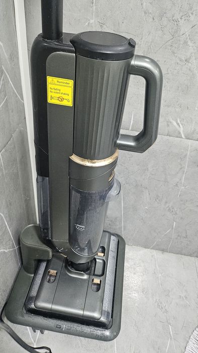 Срочно продам моющиц  пылесос Foura