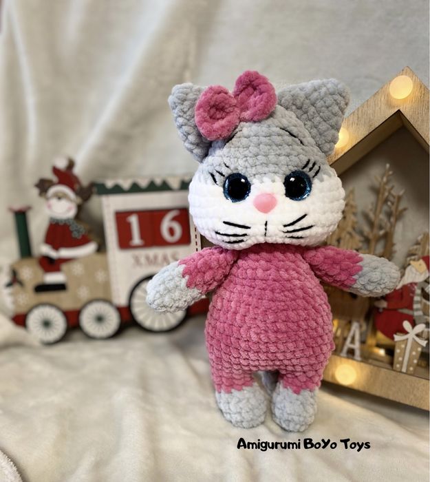 Ръчно плетена играчка коте амигуруми