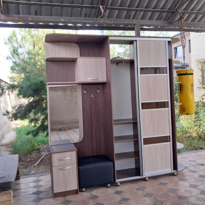 Шкаф для прихожей