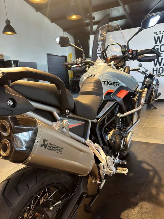 Lichidare Motocicletă Triumph Tiger 900 Desert Edition 2026  | Bonus accesorii | End Summer Sale