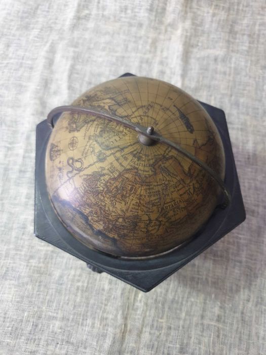 Писалищен аксесор - глобус