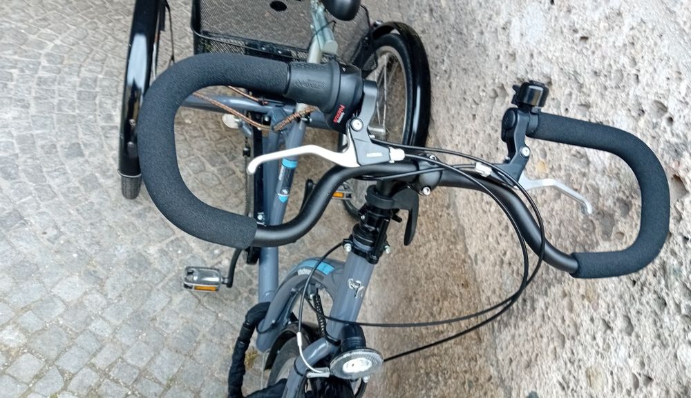 Vând  bicicleta  cu 3 rotii