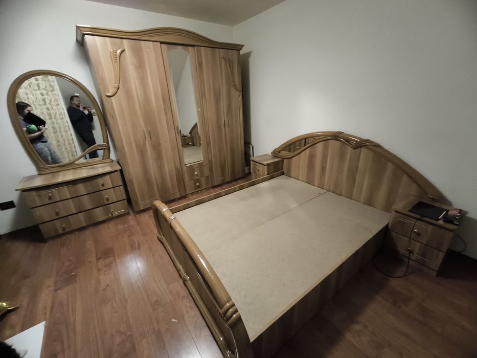 Mobilier dormitor cu pat matrimonial