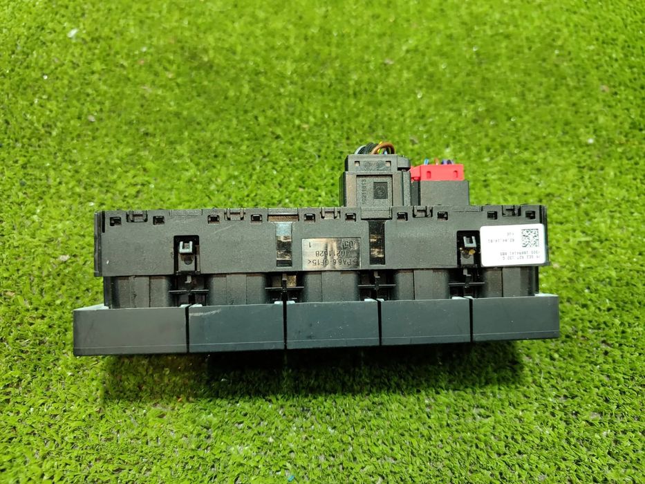 PANOU BUTOANE BLOCARE USI SKODA OCTAVIA 3 SEDAN 1.6 DIESEL 2015 COD OEM 5E2927238B / 2013-2016