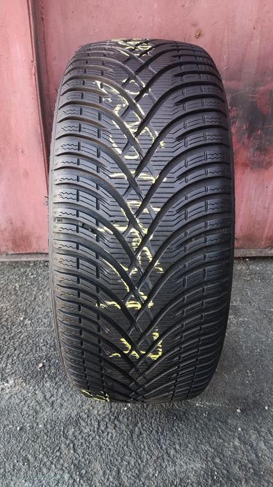 1бр. зимна  гума 205/45/17 Kleber Krisalp HP3 
dot23
7.8mm
Много добро