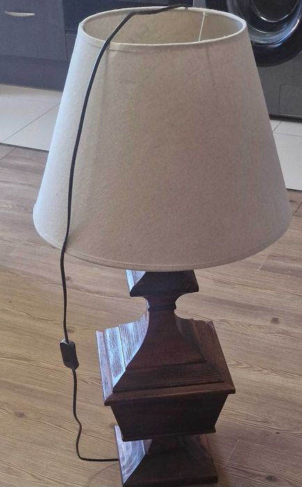 Продава се ретро настолна лампа