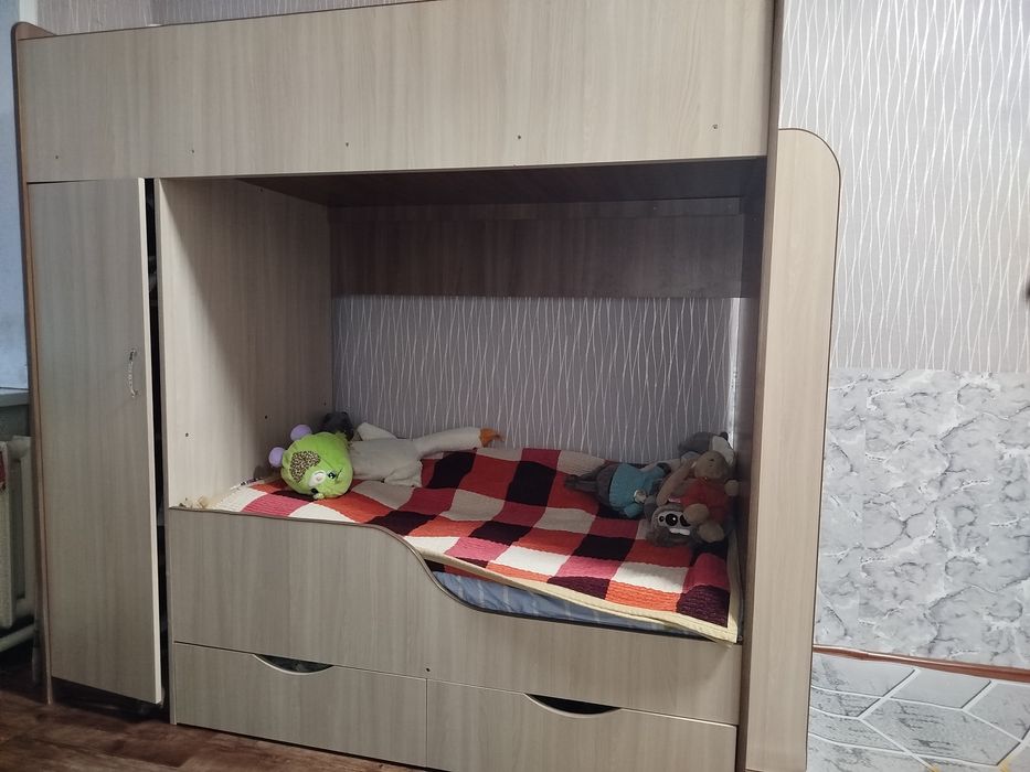 Двухъярусная кровать