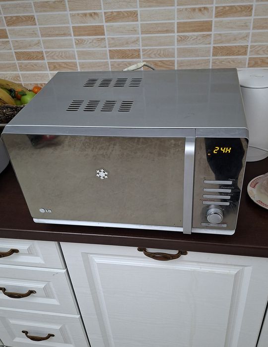 Микроволновая печь "LG" с грилем