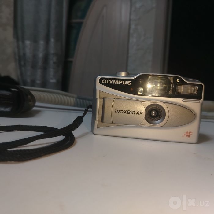 винтажный компактный пленочный фотоаппарат Olympus Trip XB41 AF.
