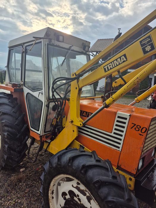 Tractor Fiat cu incarcator frontal