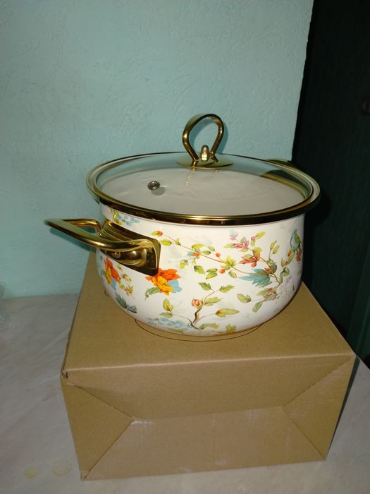 Продам кастрюлю объем 20 см