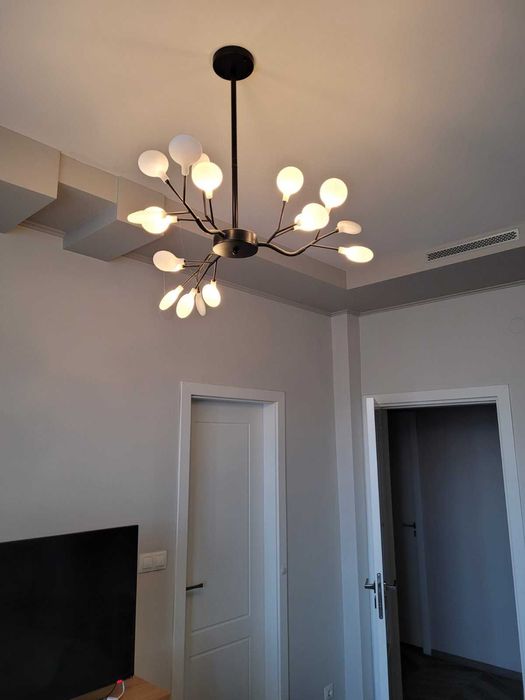 Продавам модерен полилей