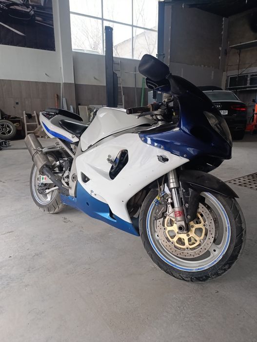 Suzuki k1   750 gsxr