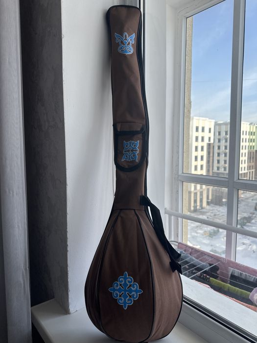 Домбра с чехломм