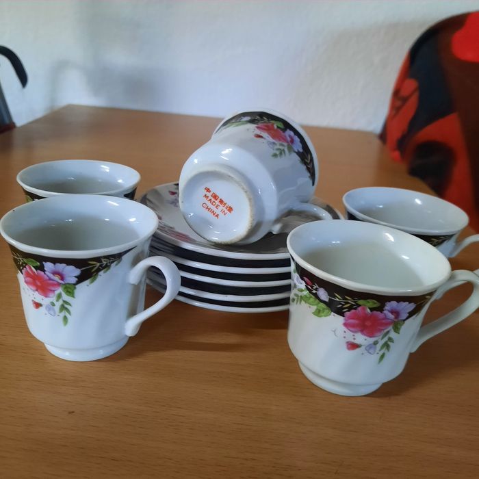 5 cesti cu farfurioare + o cana gradata cadou!