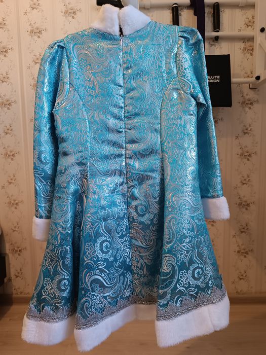 Продам платье на девочку 5-7 лет