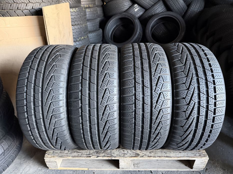 4 anvelope iarna ca NOI 235/40/19 , Pirelli , 8 mm !