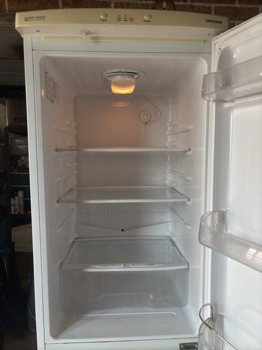 Хололилтник самсунг samsung