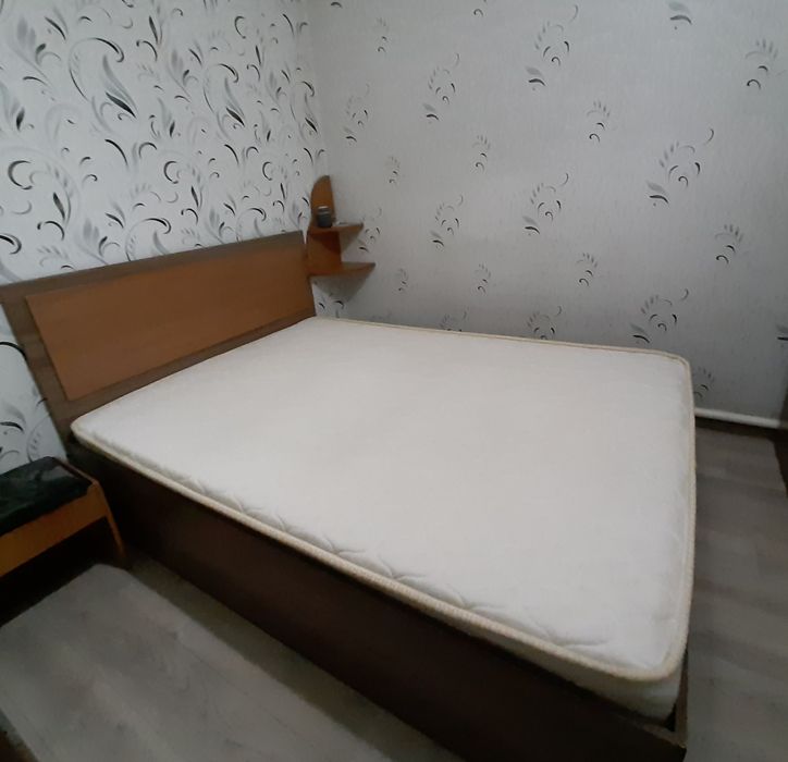 Продам кровать  с матрасом