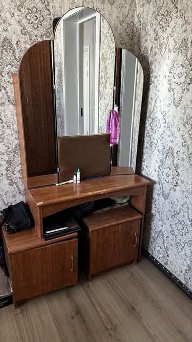 Продам срочно спальный гарнитур