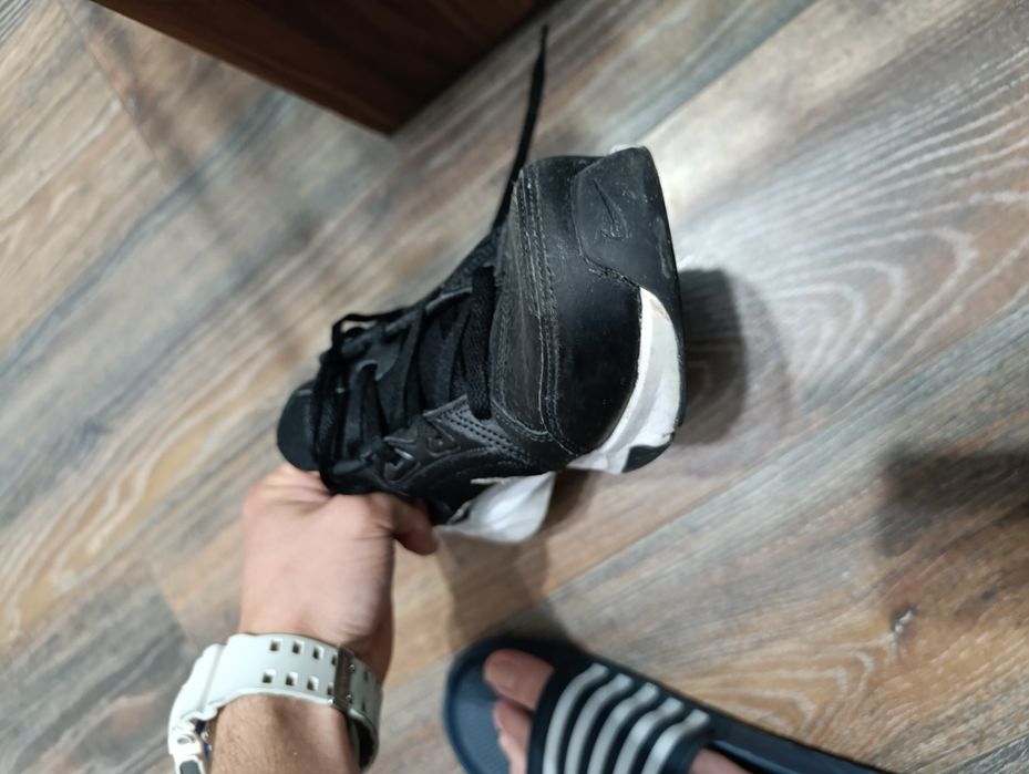 Продавам обувки Nike -44рти номер носени 2 седмици като чисто нови !