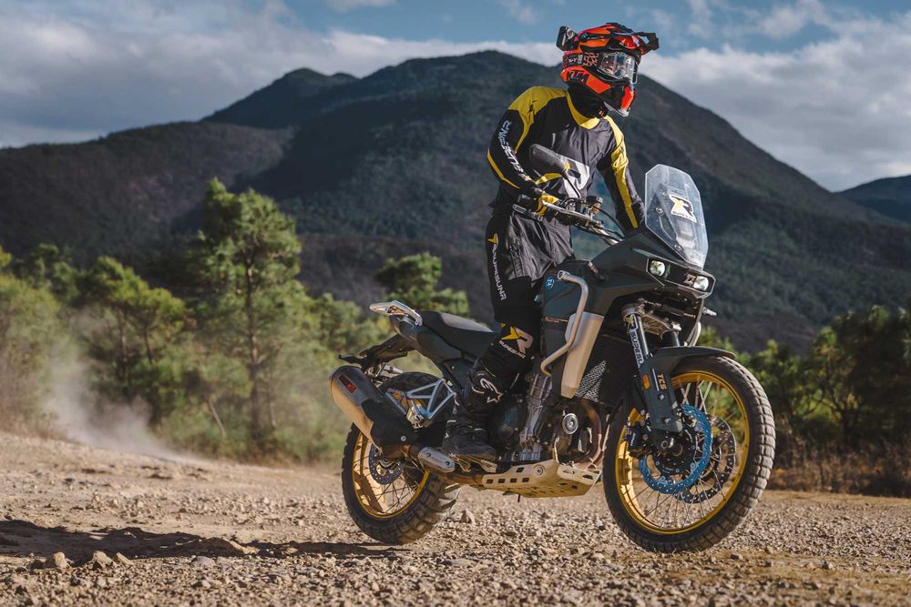 Motocicleta Kove 800 X PRO model 2026 !