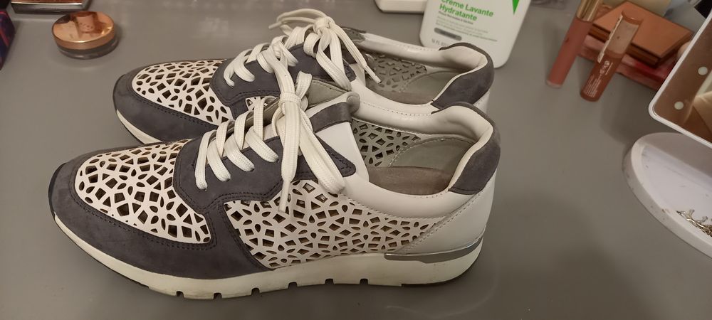 *Caprice* Eстествена кожа