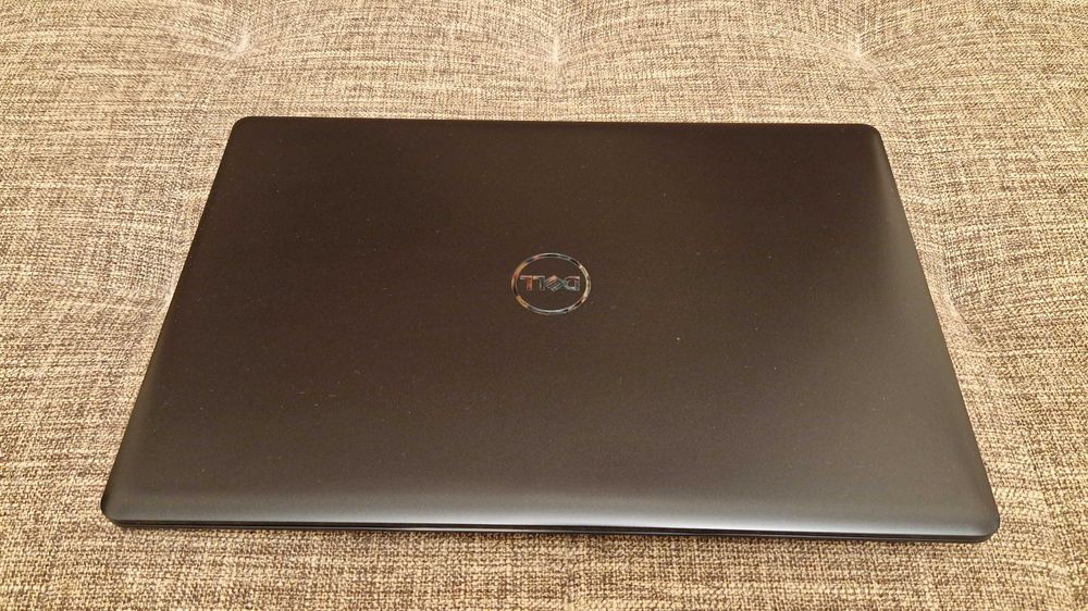 Ноутбук DELL INSPIRON 5570 (Core i5 8250U, Radeon 530, 15,6' FHD)