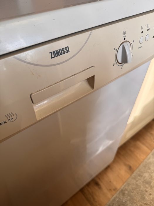 Продам посудомоечную машину в рабочем