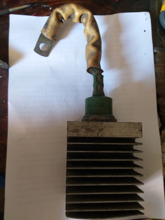 Силовые диоды нарадиаторе