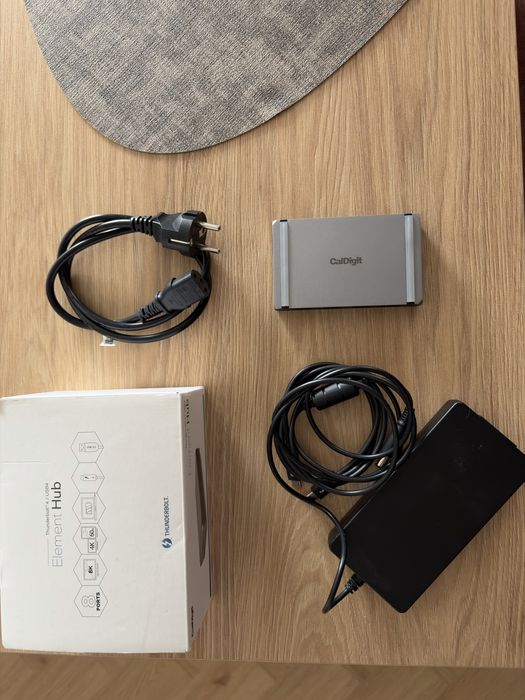 CalDigit Thunderbolt 4 Element Hub - 8 porturi, cutie completa