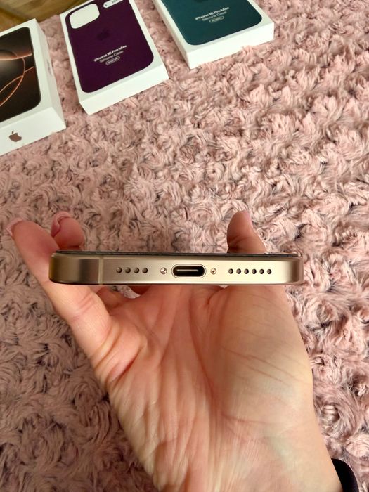 iPhone 16 Pro Max Gold