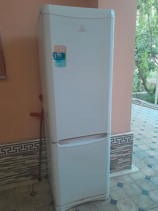 Холодильник Indesit