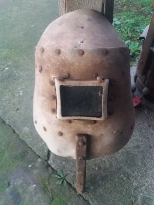 Продавам стара маска