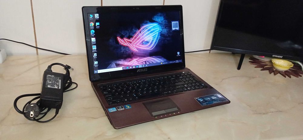 ASUS i7 2620M 8Gb ddr3 2 placi video GT540 2GB gaming laptop 15,6 k53