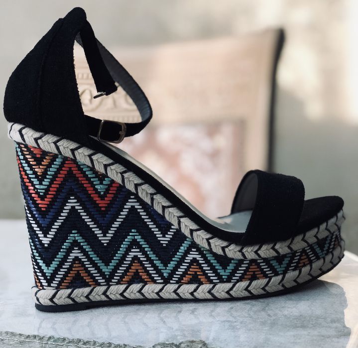 Женская обувь . Новая.