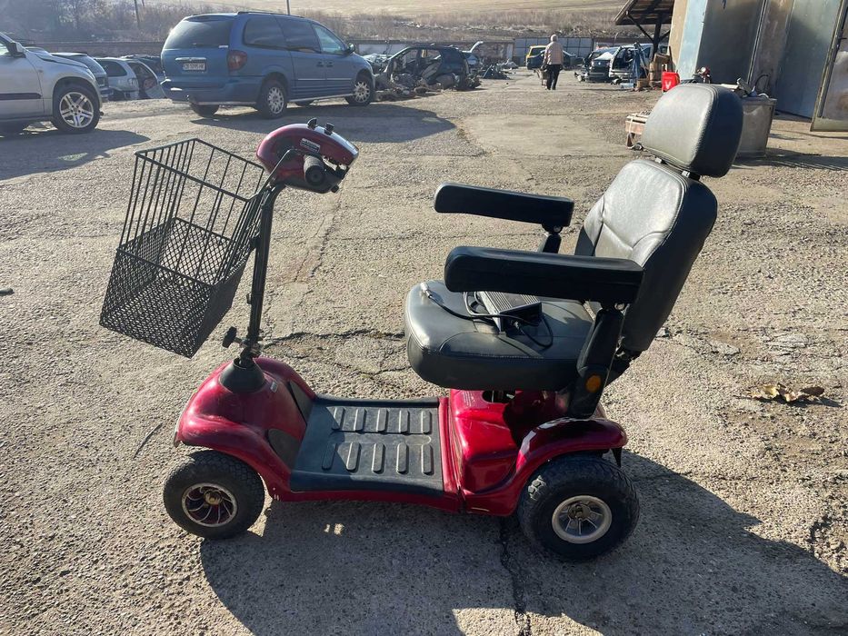 скутер за трудноподвижни хора или инвалиди