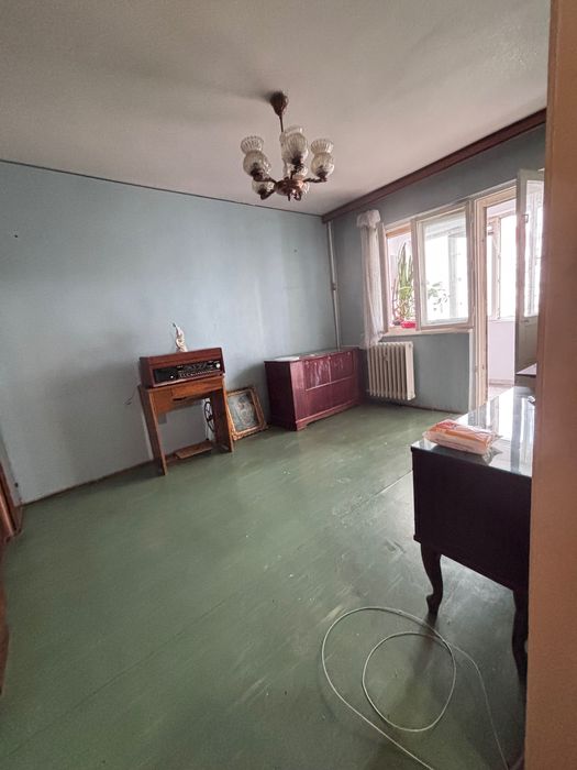 Vand apartament 2 camere sector 4