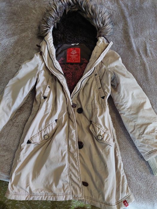 Бежово топло яке