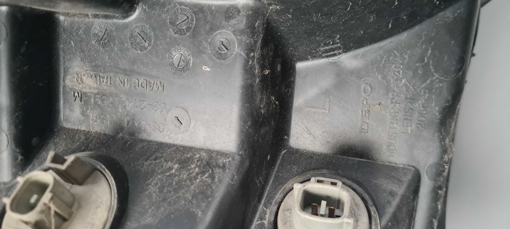 Фар Mitsubishi Pajero 2003г.