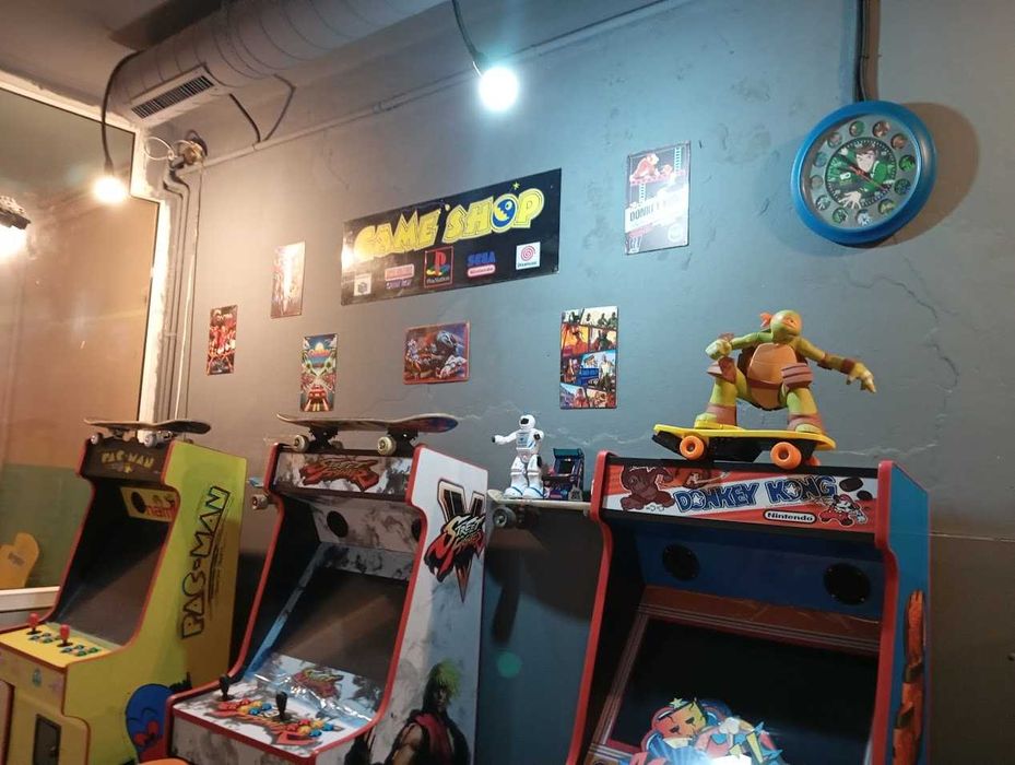 Vind , inchiriez flippere si jocuri arcade box multigame