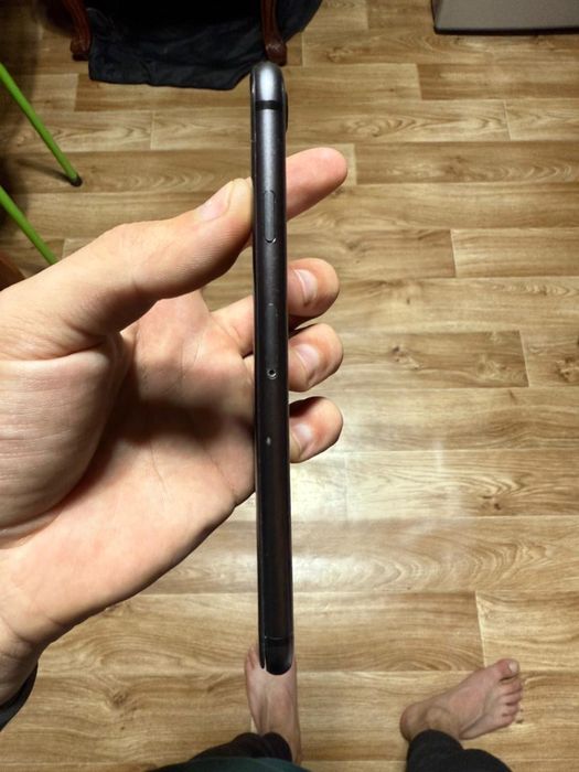 Продам iPhone 8 64gb Black