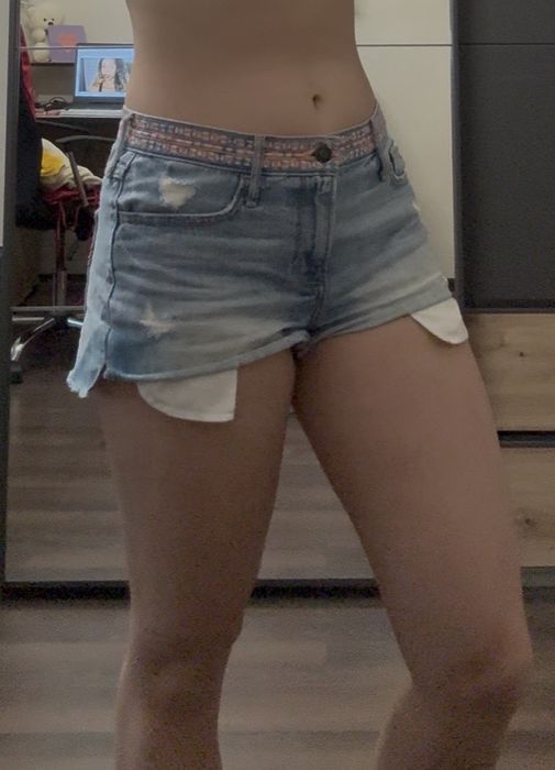 Къси панталони на марката Hollister